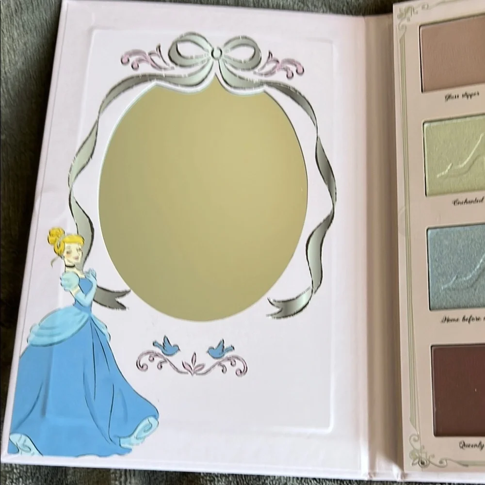 Disney Cinderella Enchanted Blue and‎ Pink Eyeshadow